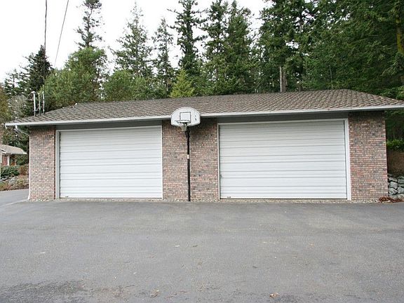 3rd image of 755 N Sunset Dr