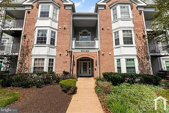 3 bed, 1126 sqft, $2,600 — Photo 2