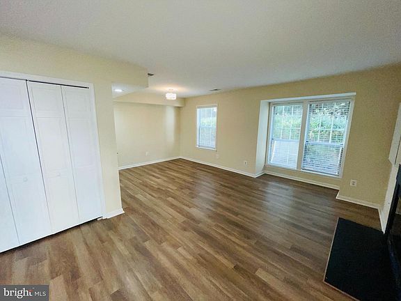 3rd image of 6088 Netherton St