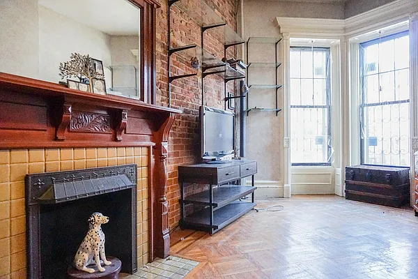 Rented by Delta Commercial Real Estate | media 19