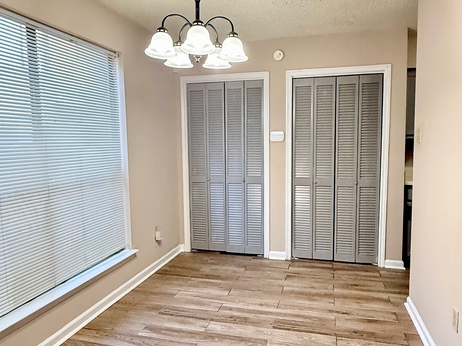 155 Marilyn Dr — Photo 4