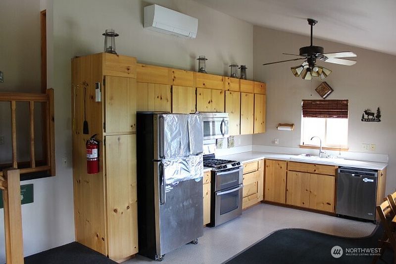 3rd image of 302 Davies Road