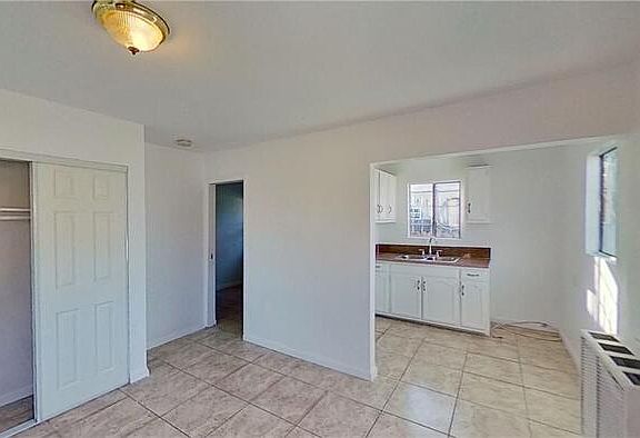 3rd image of 1519 W 60th Pl #B