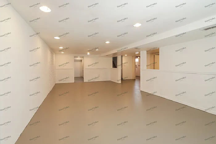 4315 Clarene Dr — Photo 11