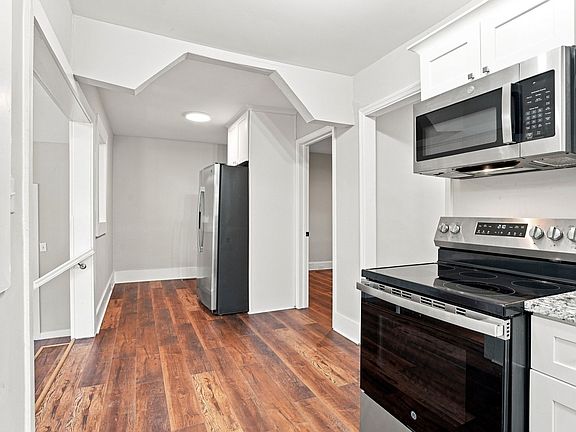 5th image of 1124 Clark St