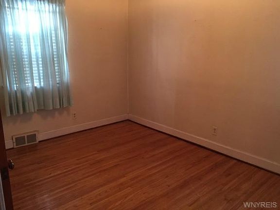 4th image of 92 Brookside Dr