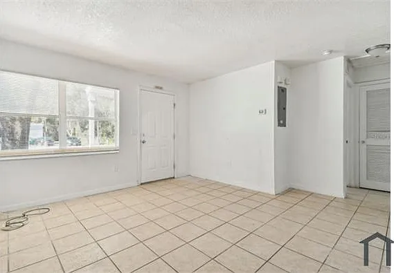 408 Jackson St — Photo 3