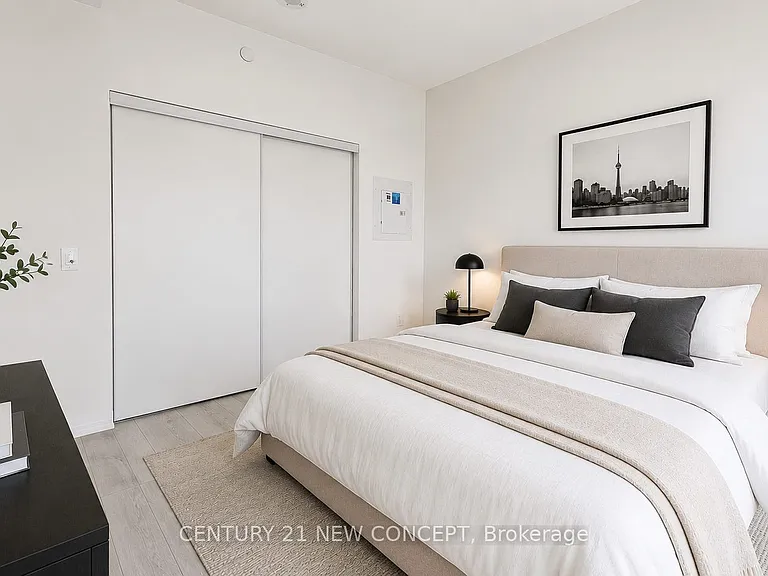 280 Dundas St W #705 — Photo 4