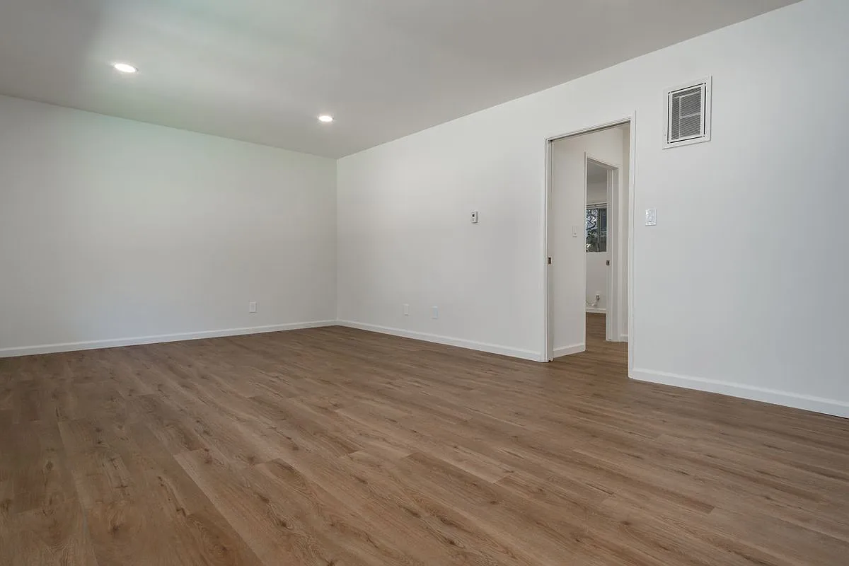 4653 Fulton Ave — Photo 3