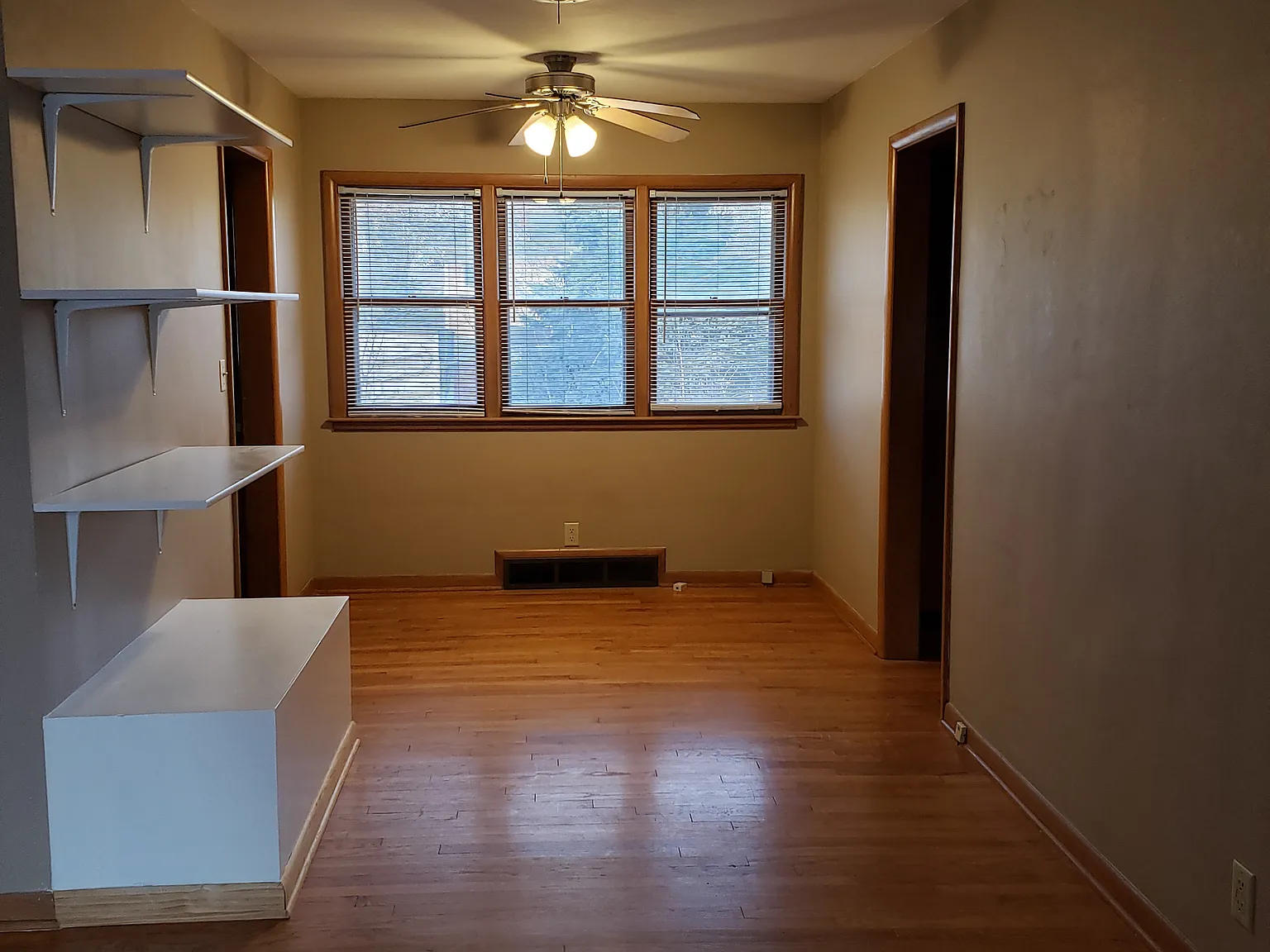 3 bed, 1.5 bath, 1178 sqft, $1,245 — Photo 3