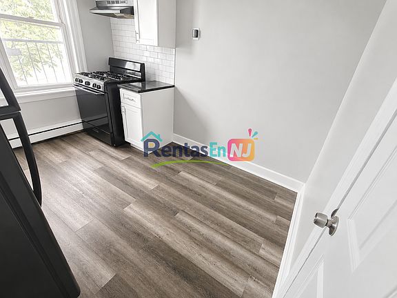 4th image of 175 Woodside Ave #7A