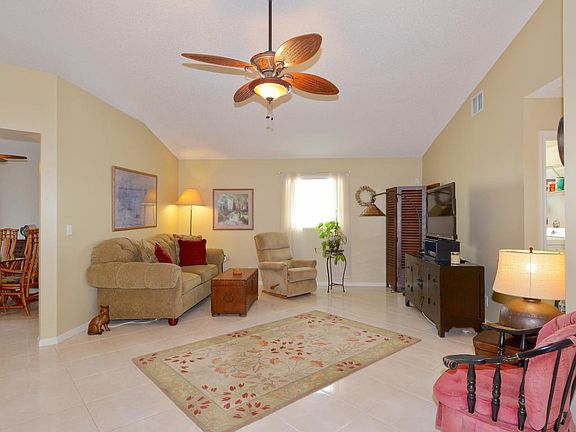 3rd image of 750 Clearbrook Park Cir