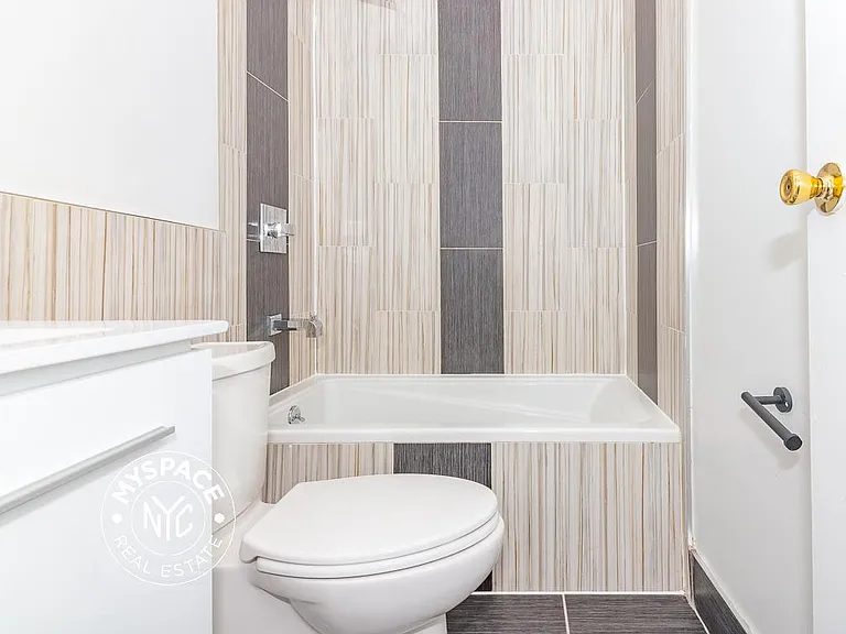33 Montrose Ave #3L — Photo 8