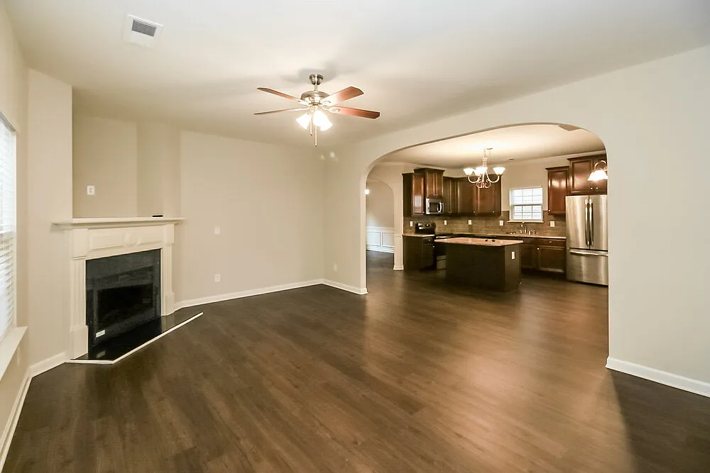 5 bed, 3.0 bath, 2761 sqft, $3,350 — Photo 4