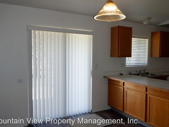 4th image of 949 NW Redwood Pl