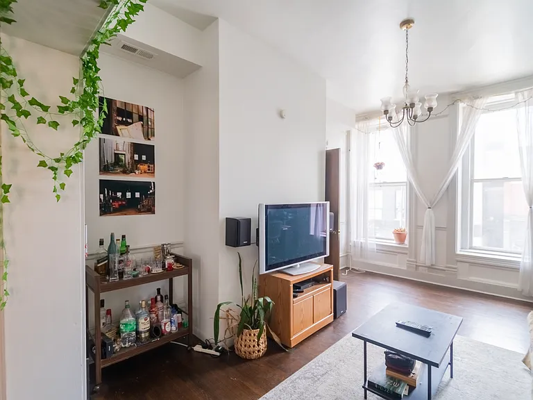 2811 N Lincoln Ave #AVENUE2L — Photo 2