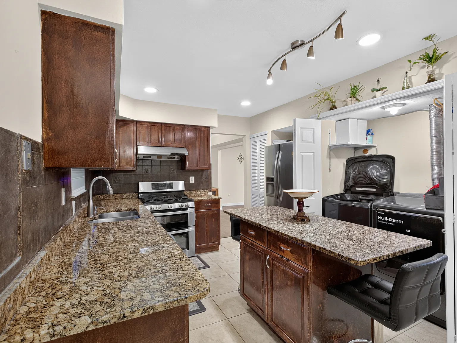4 bed, 1840 sqft, $4,000 — Photo 4