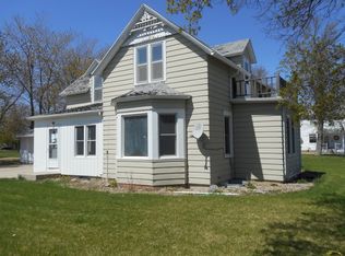 827 Mountain Lake Rd, Mount Lake, MN 56159