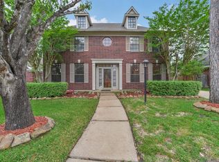 13907 Round Oak Ct, Houston, TX 77059