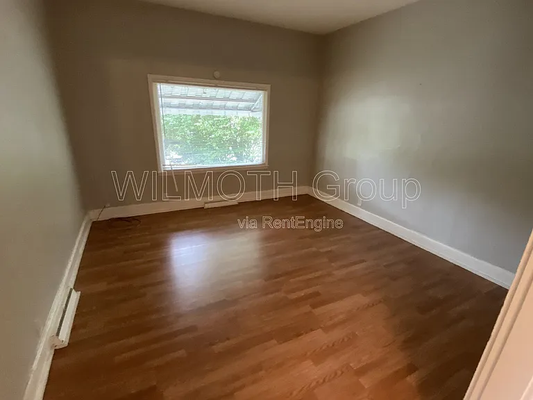 918 W 27th St — Photo 6