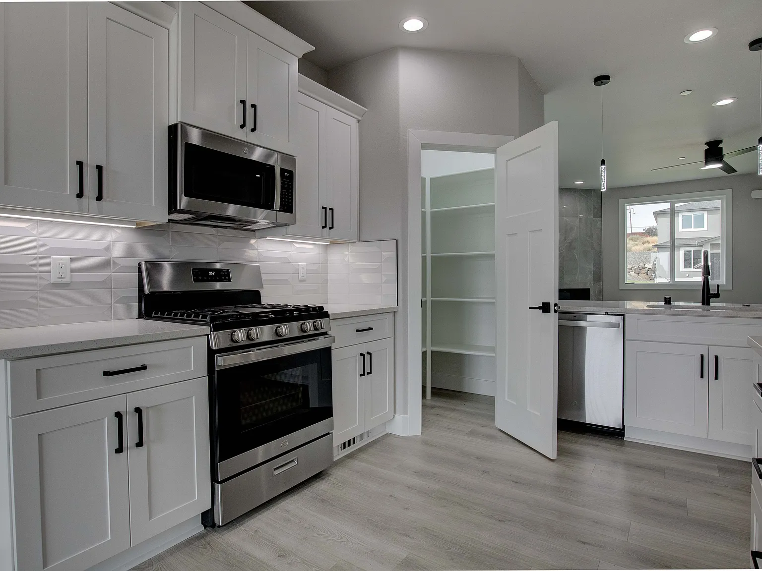 3 bed, 1500 sqft, $2,195 — Photo 2