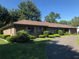 104 Crestview Cir, Longmeadow, MA 01106