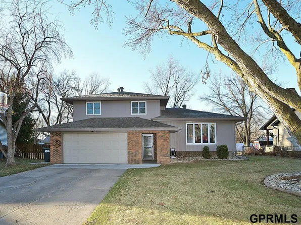 21319 Fieldcrest Dr, Elkhorn, NE 68022