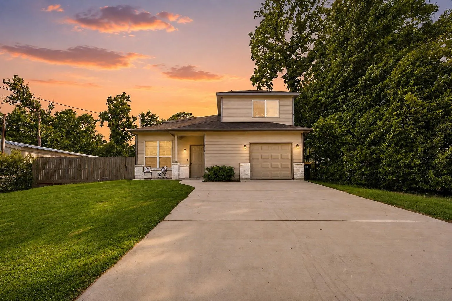 4 bed, 2.5 bath, 1923 sqft, $2,000 — Photo 1