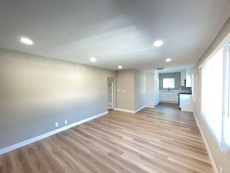 1st image of 408 Calle Cinco #4