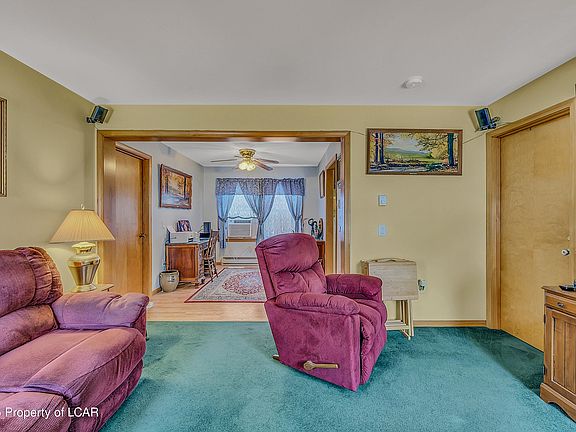 4th image of 239 E 23rd St