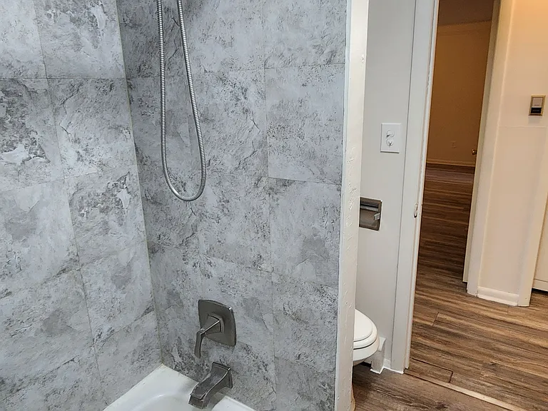 489-551 W Main St #601 — Photo 18