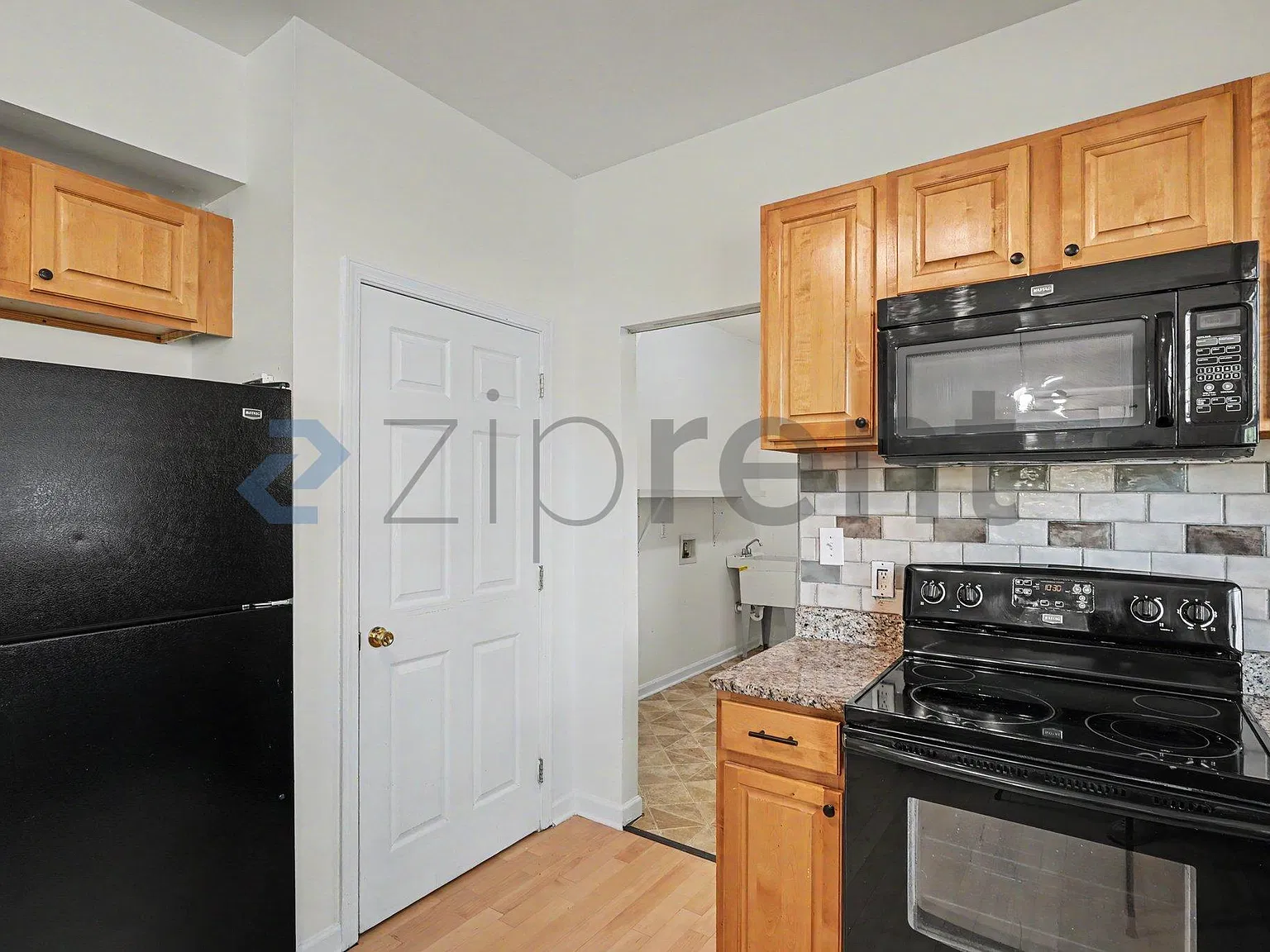 3 bed, 2768 sqft, $2,250 — Photo 4