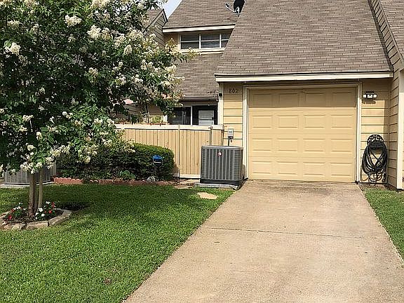 4th image of 802 Ventura Park