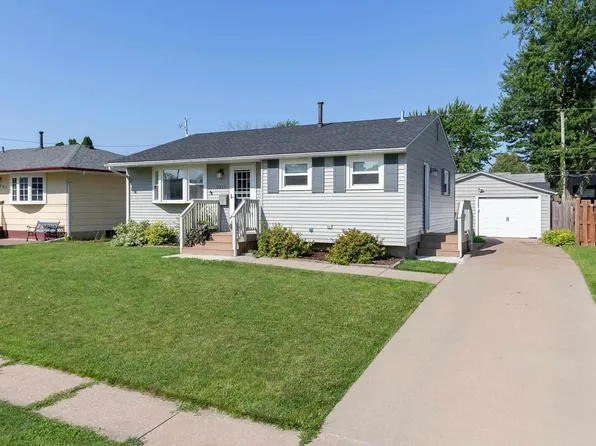 3515 3rd St #B, East Moline, IL 61244