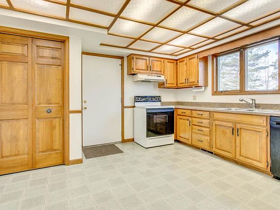 3rd image of 99 Fairway Ct