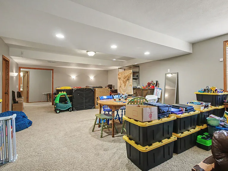 4615 Springview Dr — Photo 12
