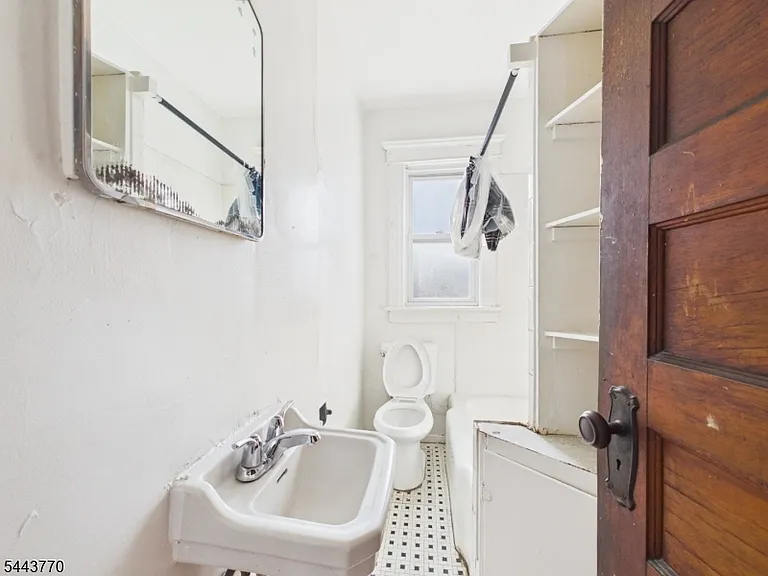139 Fairview Ave #2 — Photo 6