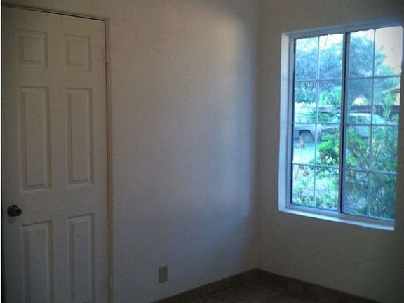 2nd image of 1224 E Meadowbrook Ave