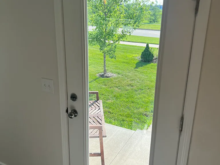 1220 Ronald Way — Photo 4