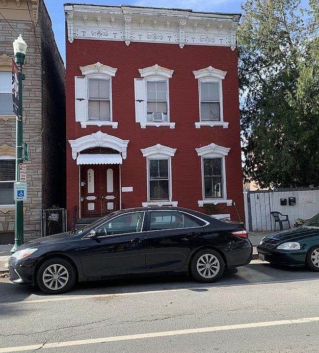 1st image of 403 1st St #1