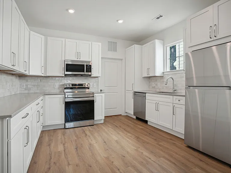 Hamlet Maybank - Homes & Townhomes for Rent — Photo 28