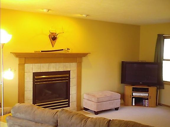 Large Livingroom with Fireplace