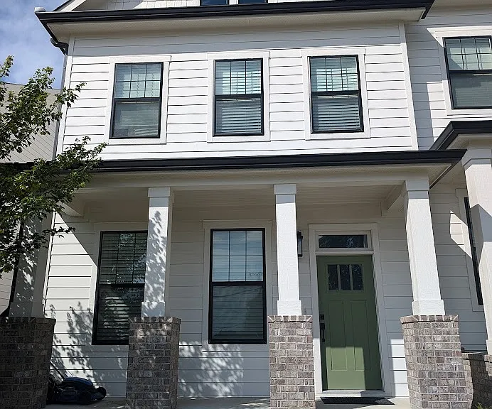 2091 Oakwood Ave — Photo 1