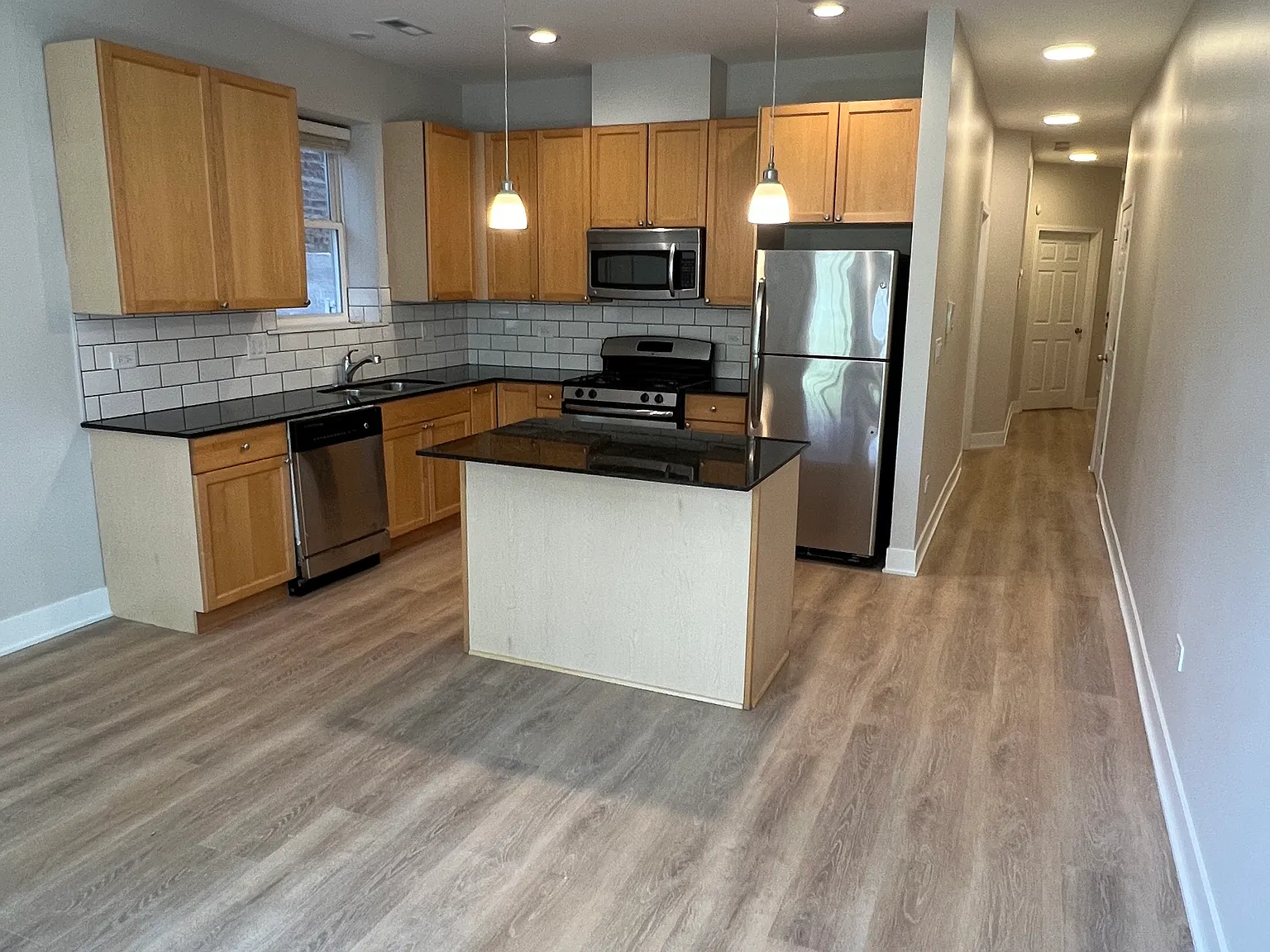 2 bed, 1000 sqft, $1,950 — Photo 4