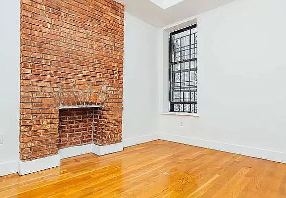 5th image of 298 Throop Ave #2