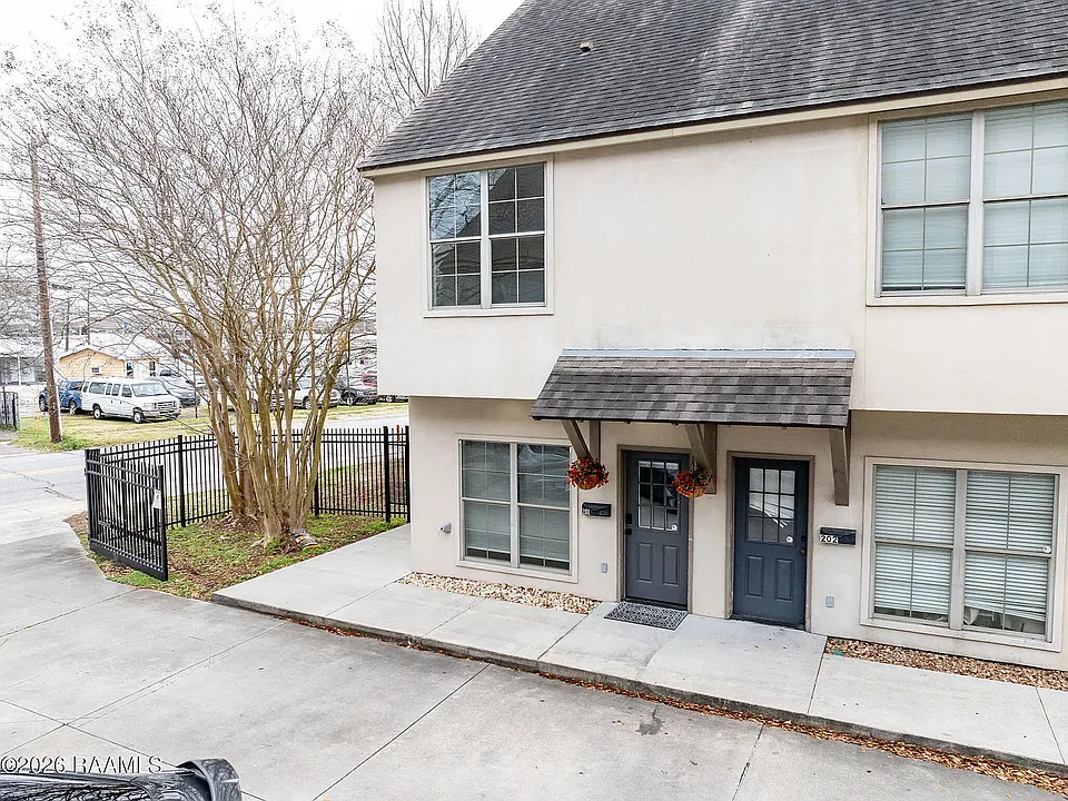 1402 Jefferson St #201