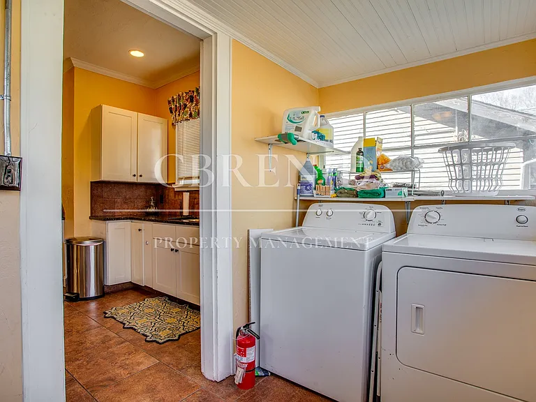 1214 W Maine St — Photo 19