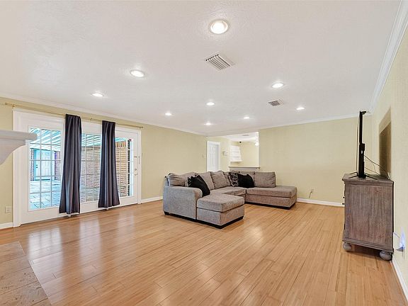 2nd image of 5442 Darnell St