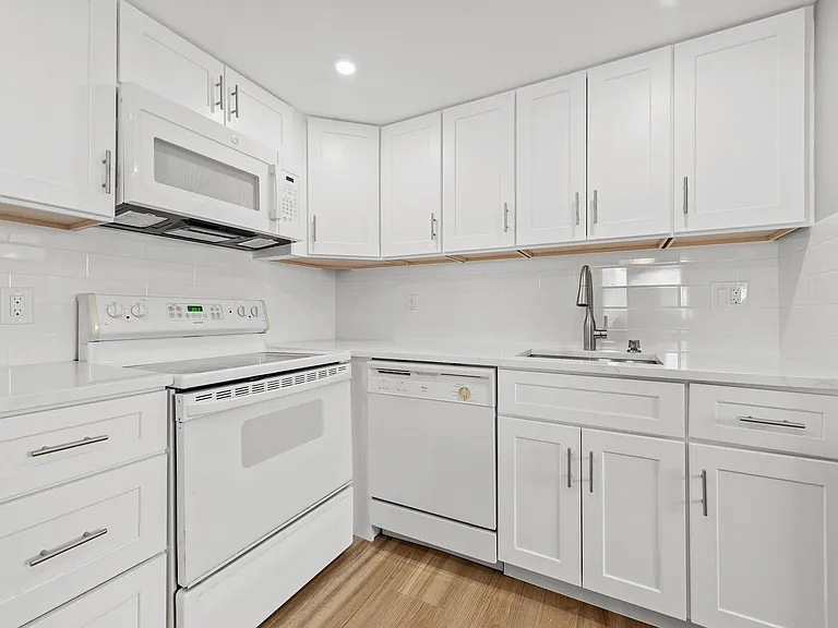 723 Flanders Dr #P — Photo 22