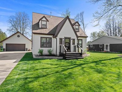 1121 West Bell AVENUE, Howards Grove, WI, 53083